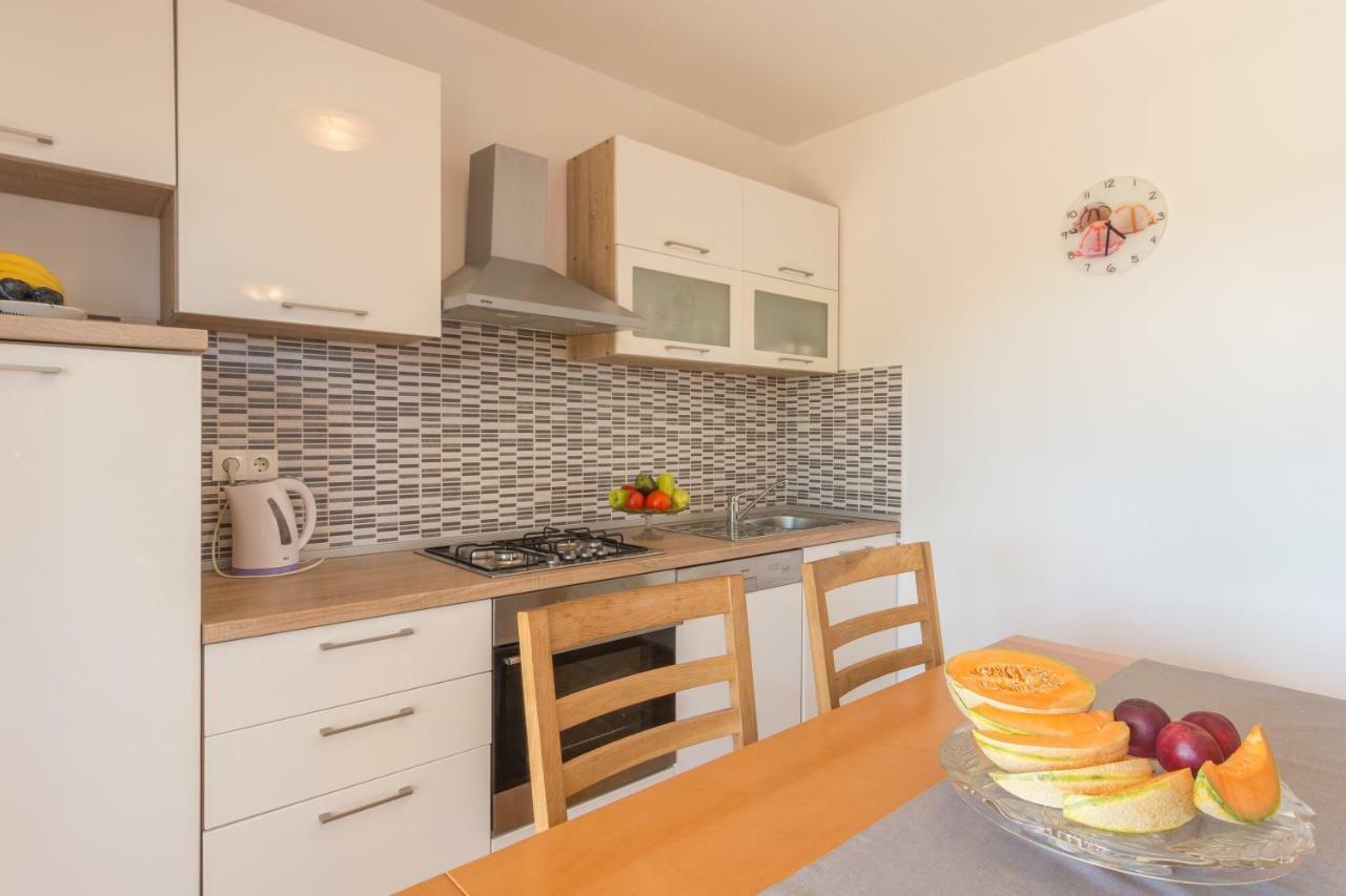 Apartments Lotus Sukošan Eksteriør bilde