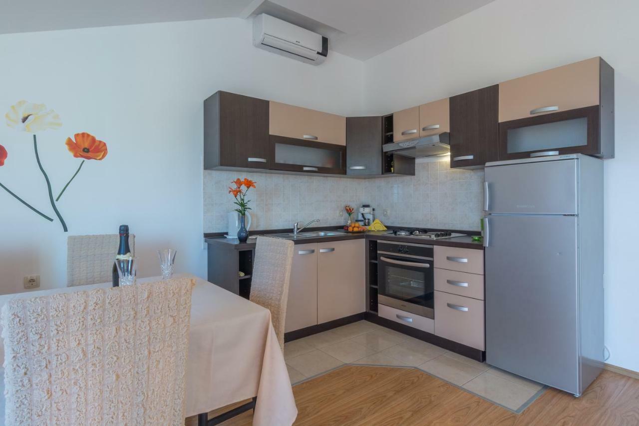 Apartments Lotus Sukošan Eksteriør bilde